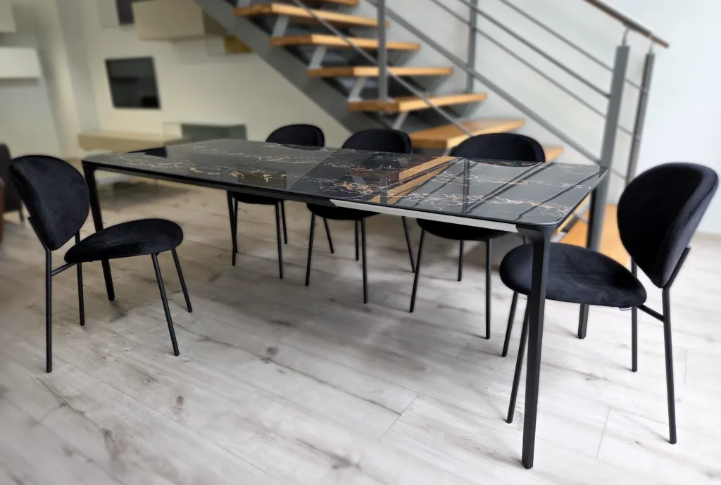 Showroom - Söögilaud -sovet - slim