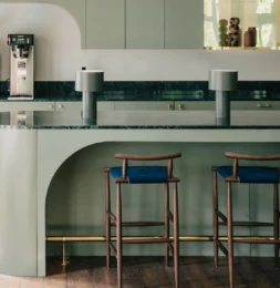 Baaritoolid - Bar stools - Miniforms - Pelleossa